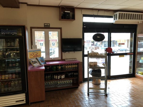 Traub's Bakery: 1020 Lincoln Avenue, Prospect Park, PA 19076
